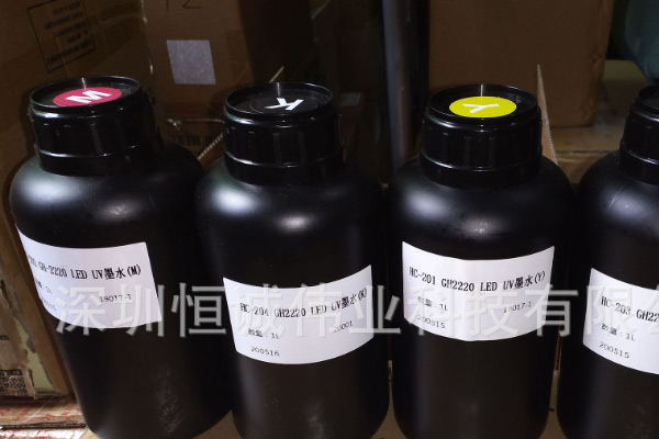 uv平板打印機(jī)設(shè)備能隨意更換耗材嗎？